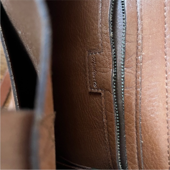 Elegant Brown Leather Tote Bag - Picture 3 of 3